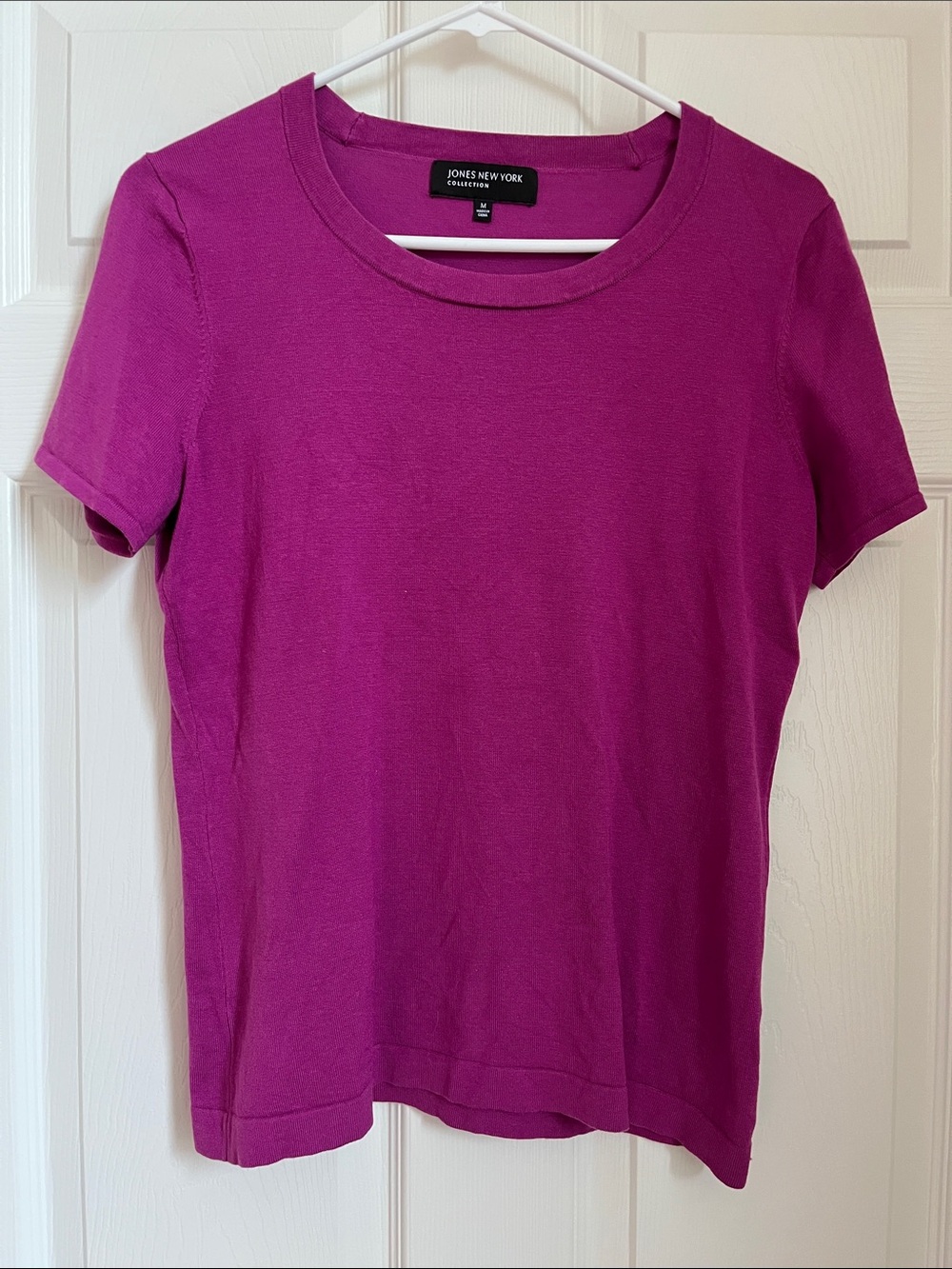 Vintage Women's Jones New York Fuchsia Sleeve Crewneck Tee - Medium